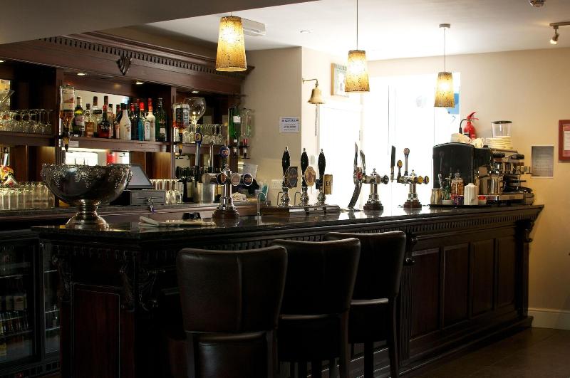 The Three Horseshoes Hotel - Bar