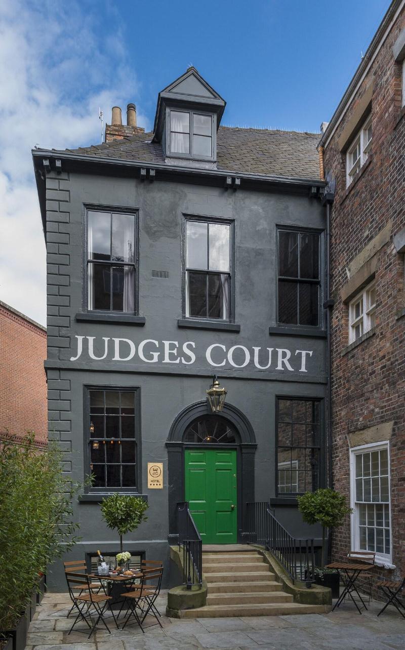 Judges Court - Teras