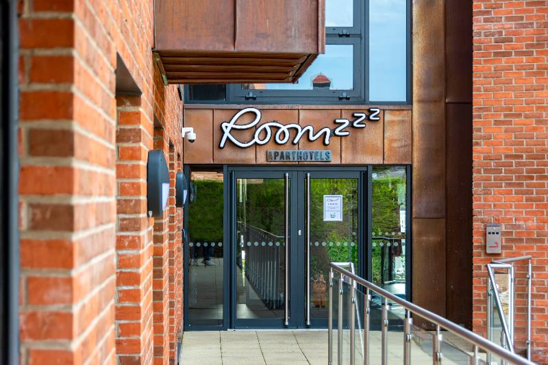 Roomzzz York City - Genel