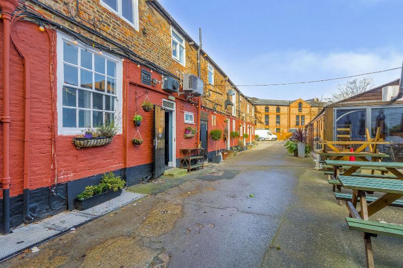 The Watergate Inn - Genel