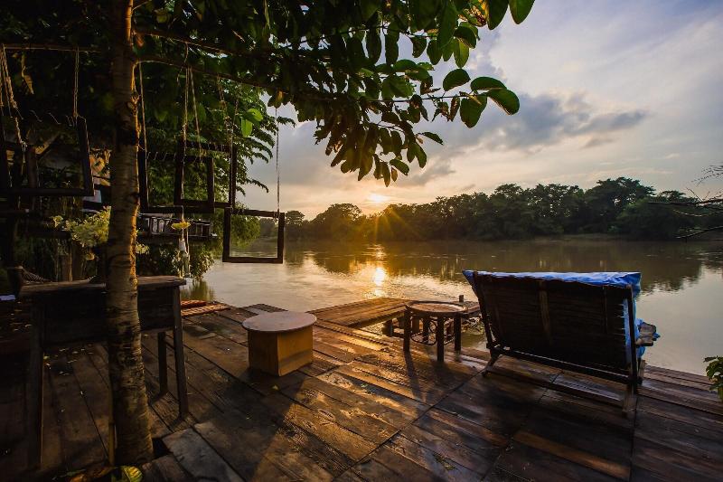 The Antique Riverside - Genel