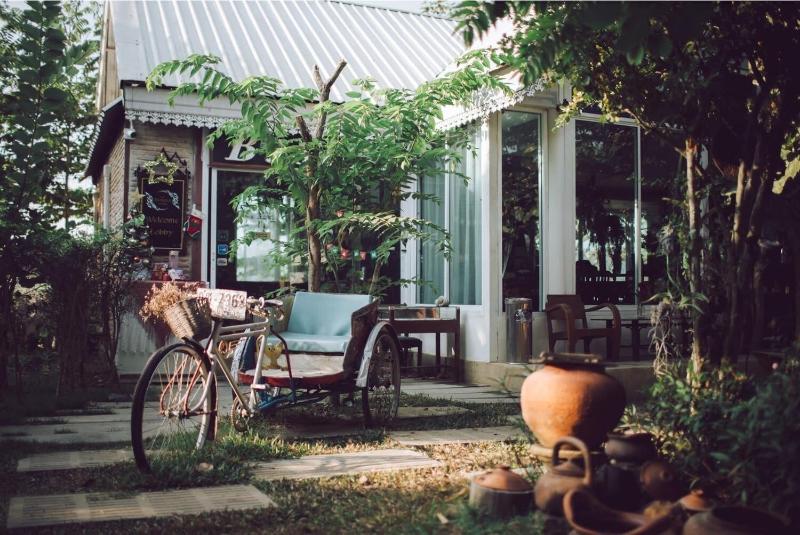 The Antique Riverside - Genel