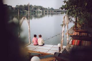 The Antique Riverside fotoÄŸrafÄ±