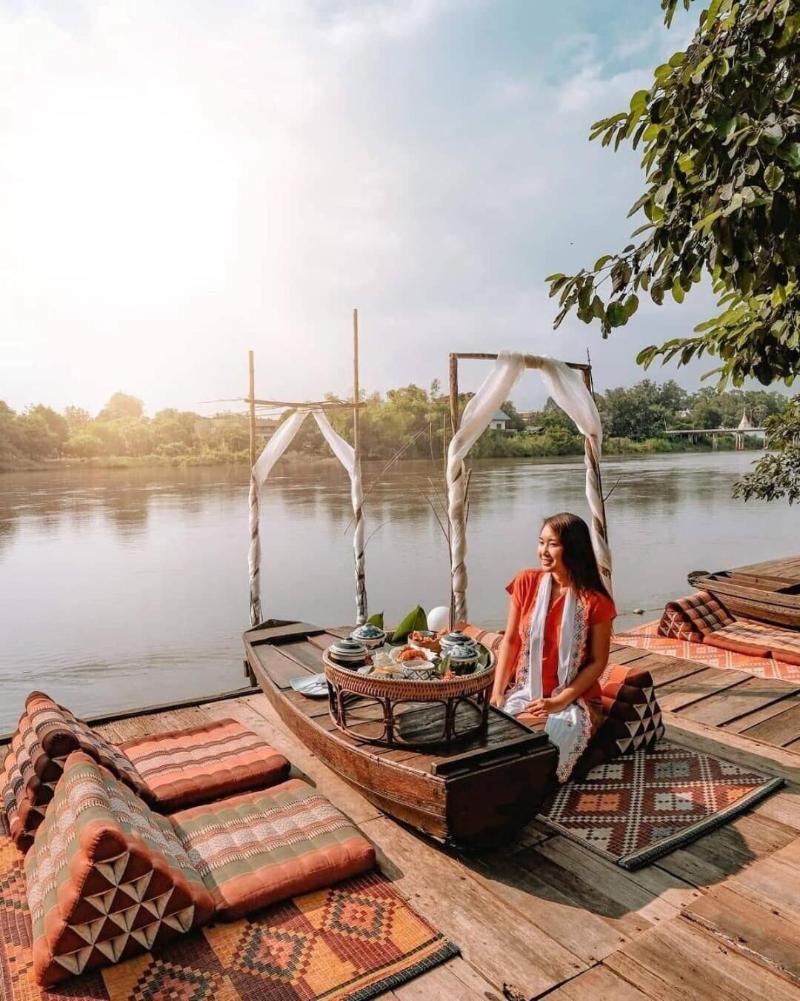 The Antique Riverside - Genel
