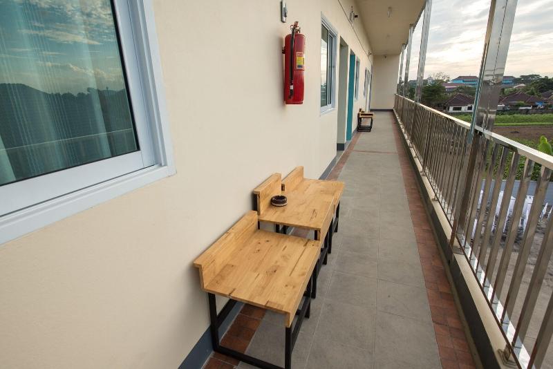 Bees Smile Hotel - Teras