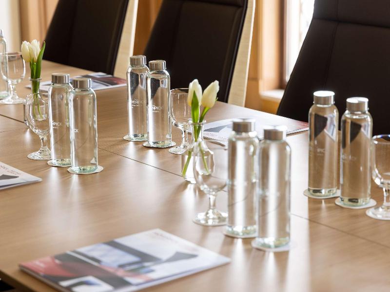 Movenpick Hotel & Apartments Bur Dubai - Toplantı