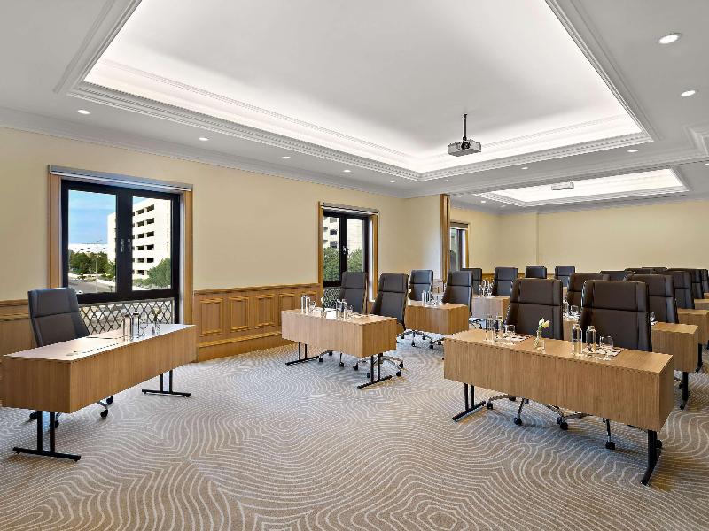 Movenpick Hotel & Apartments Bur Dubai - Toplantı