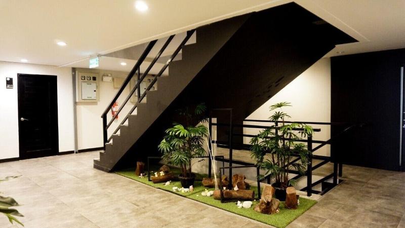 B-Black Hotel Chonburi - Lobi