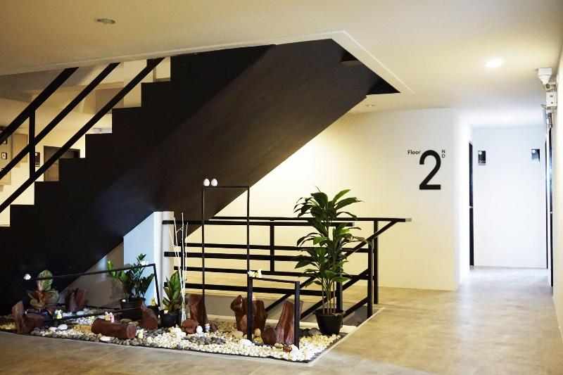 B-Black Hotel Chonburi - Lobi