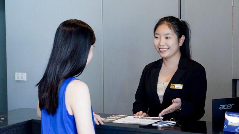 B-Black Hotel Chonburi - Lobi