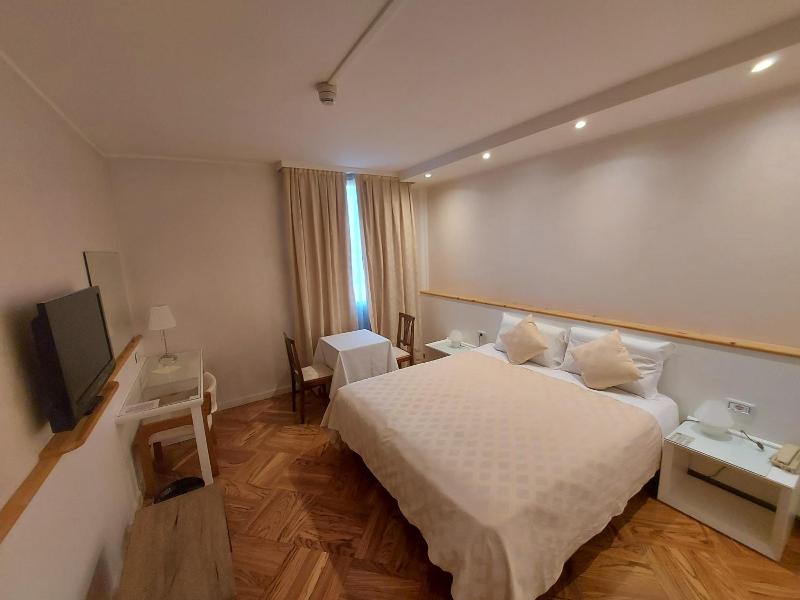 Hotel Posta 77 - Oda