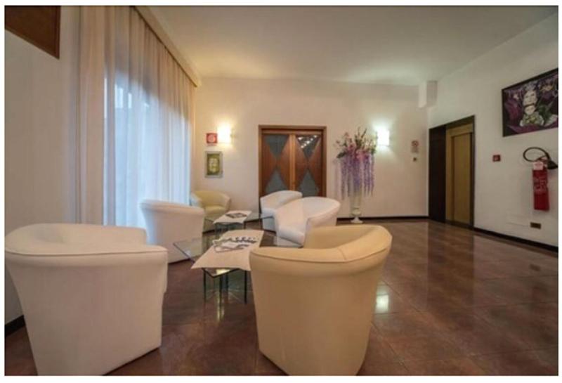 New Petit Hotel - Lobi