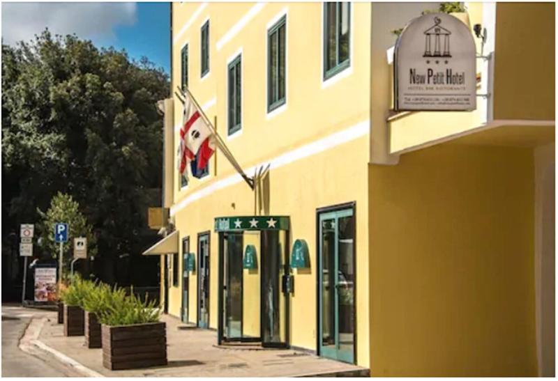 New Petit Hotel - Genel