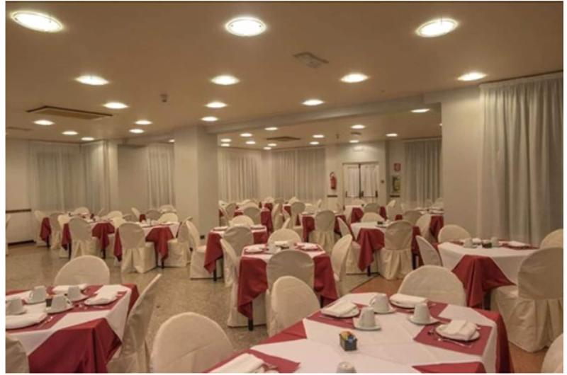New Petit Hotel - Restoran