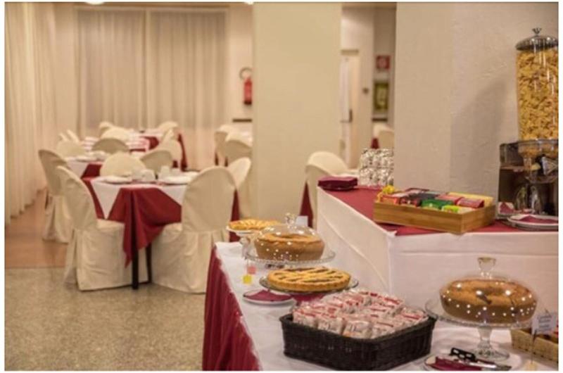 New Petit Hotel - Restoran