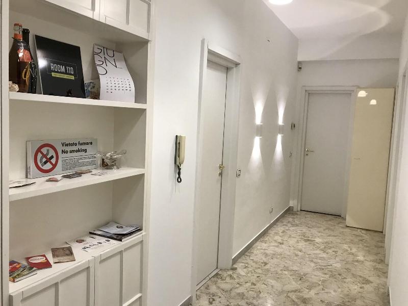 Room 110 - Lobi