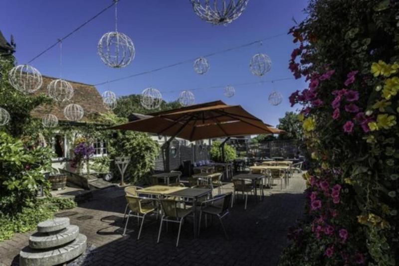 The Bell Inn - Teras