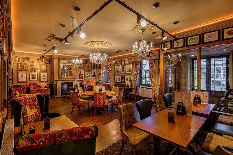The Feathers Hotel - Lobi