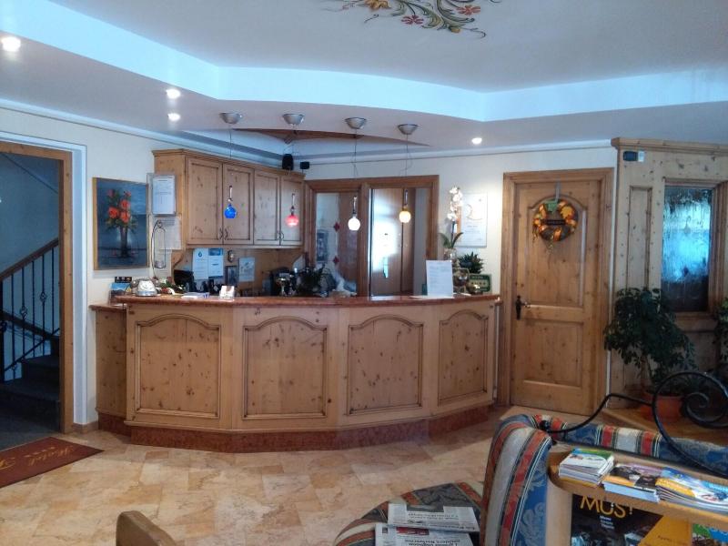 Hotel Flora - Lobi