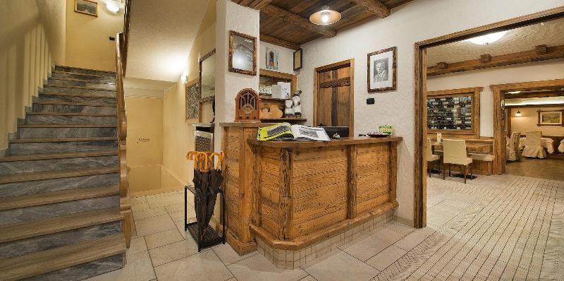 Hotel Crosal - Lobi