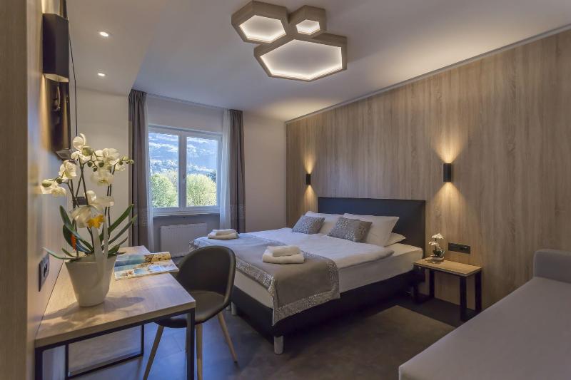Tourist Hotel - Genel