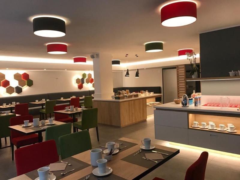 Tourist Hotel - Restoran