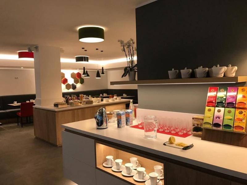 Tourist Hotel - Restoran