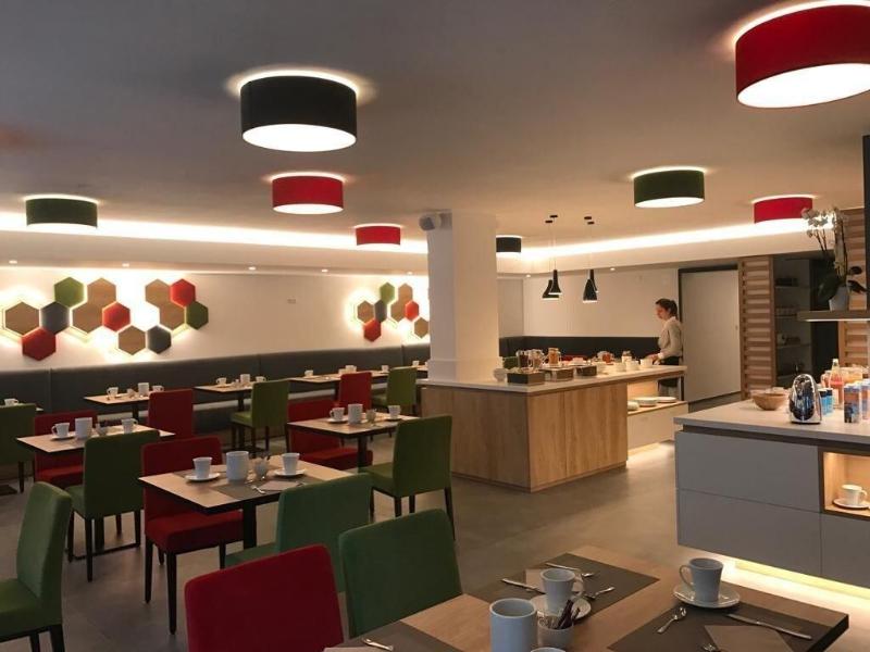 Tourist Hotel - Restoran