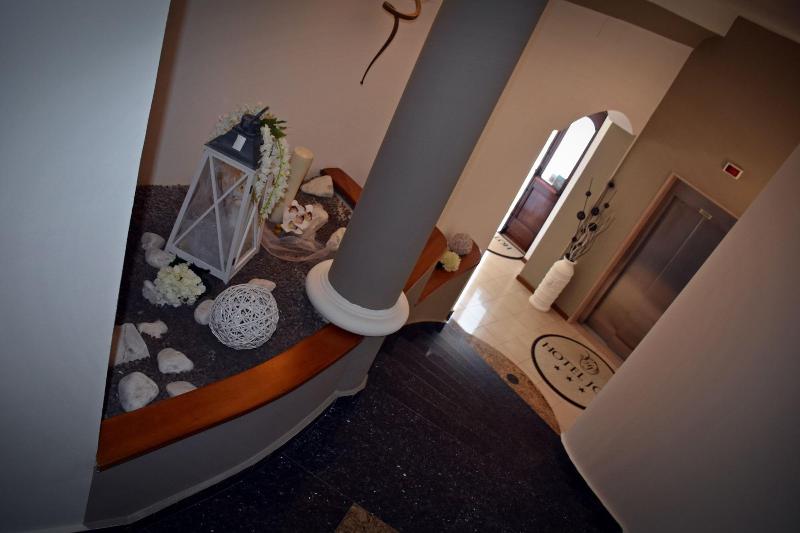 Hotel Joy - Lobi