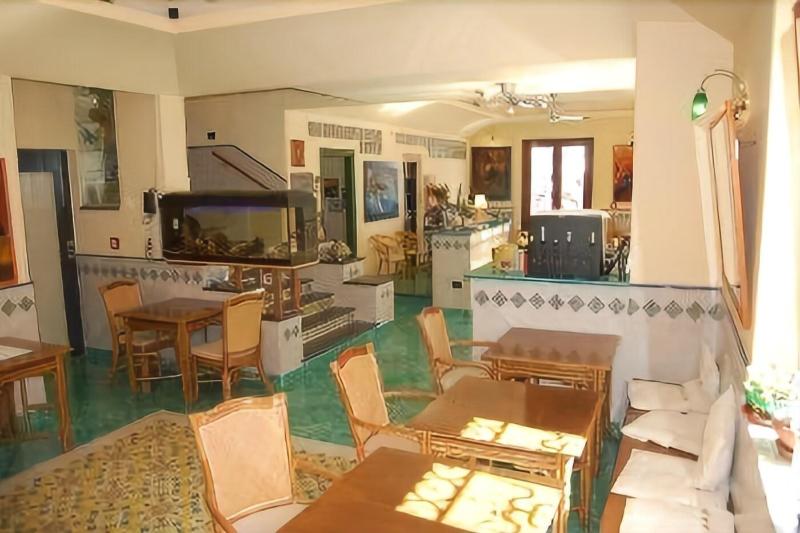 Petit Hotel - Restoran