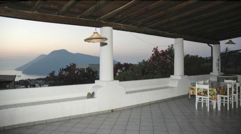 Eolian Residence - Teras