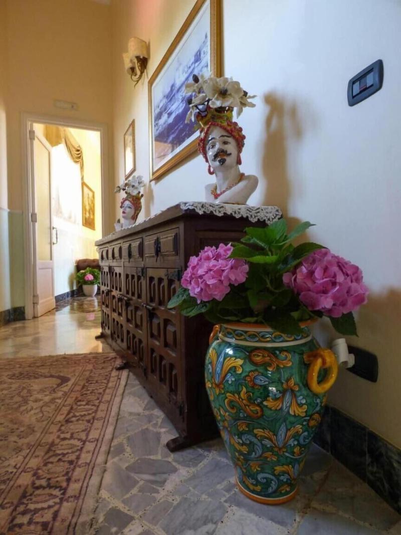 Palazzo Giovanni - Lobi