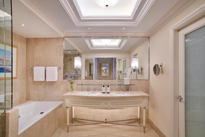 Four Seasons Hotel Cairo at Nile Plaza - Oda