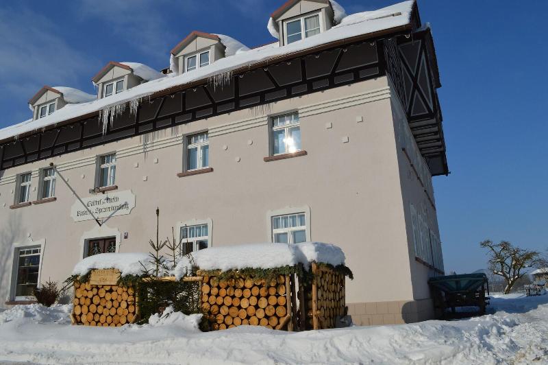 Hotel Historischer Dorfgasthof Hirsch - Genel