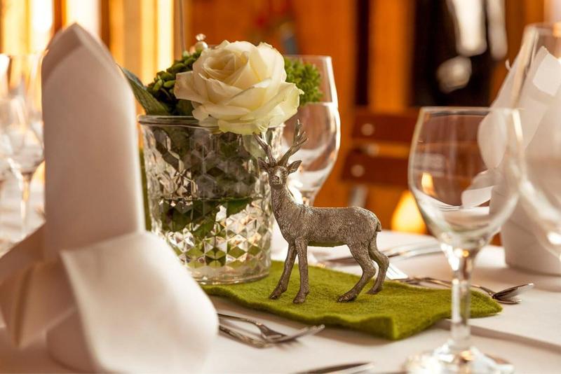 Hotel Historischer Dorfgasthof Hirsch - Restoran