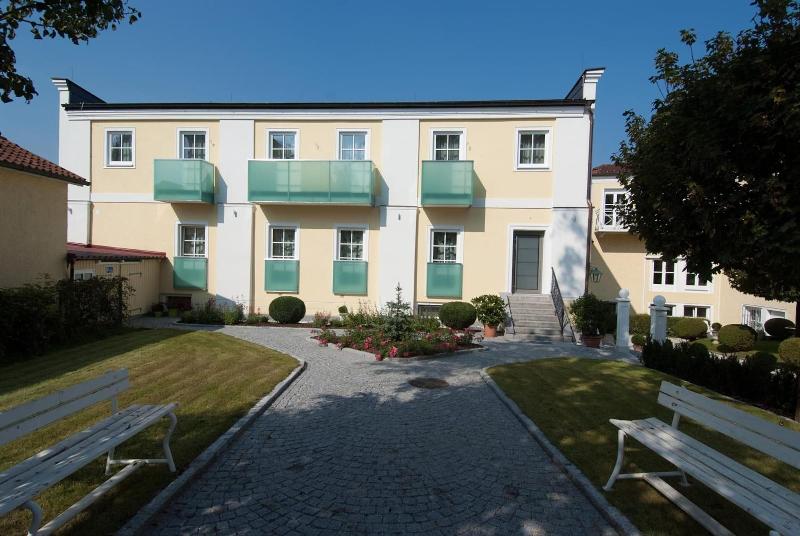 Biedermeier Hof - Genel