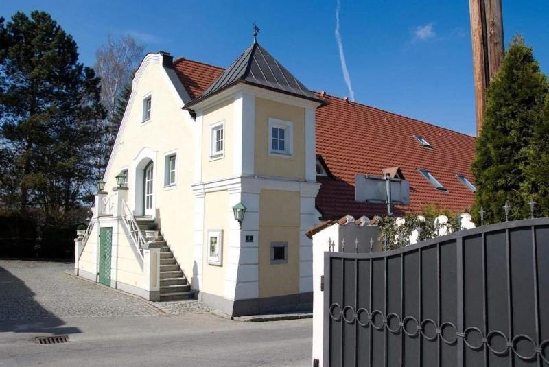 Biedermeier Hof - Genel