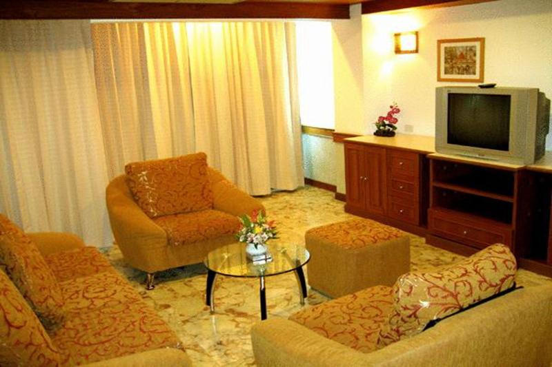 Raya Grand Hotel - Oda