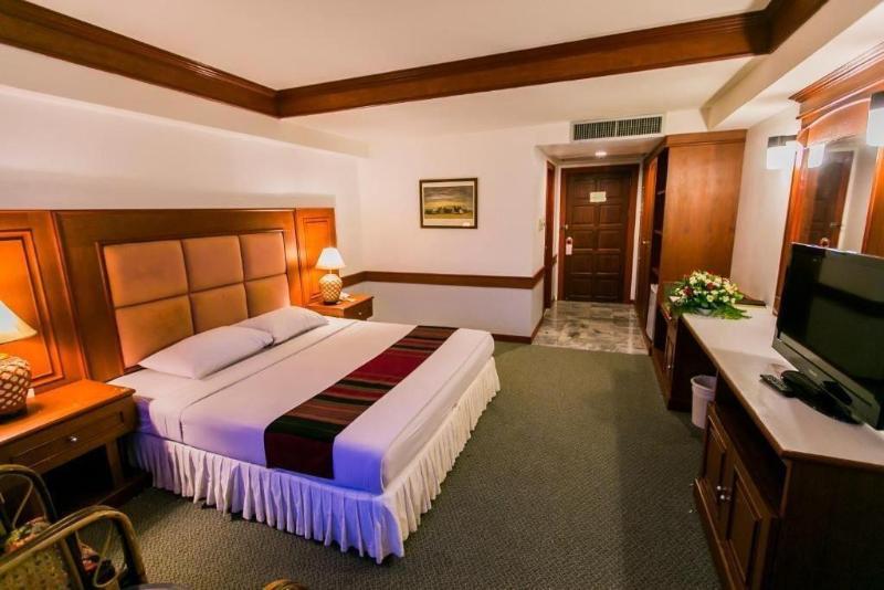 Raya Grand Hotel - Oda