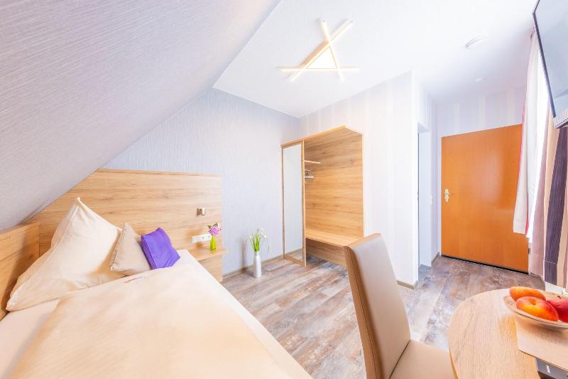 Hotel Reinhardtshof Garni - Oda