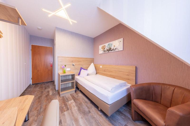 Hotel Reinhardtshof Garni - Oda