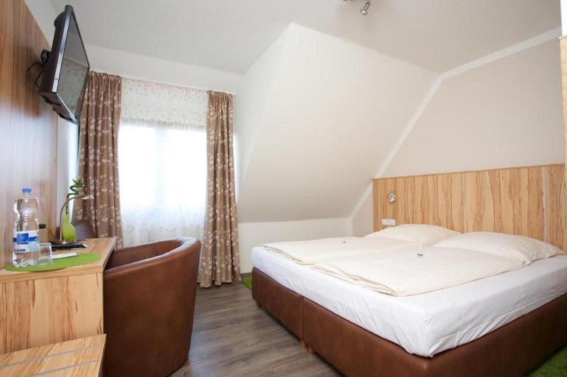 Hotel Reinhardtshof Garni - Oda