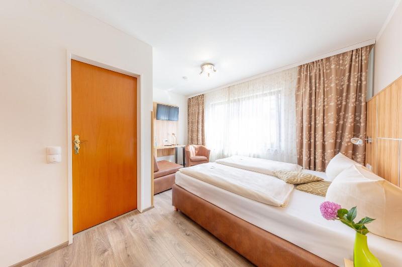 Hotel Reinhardtshof Garni - Oda
