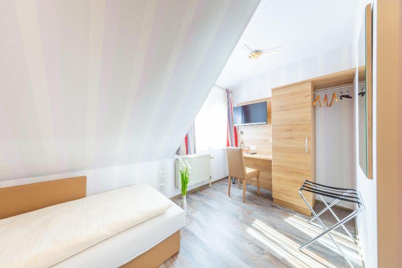 Hotel Reinhardtshof Garni - Oda
