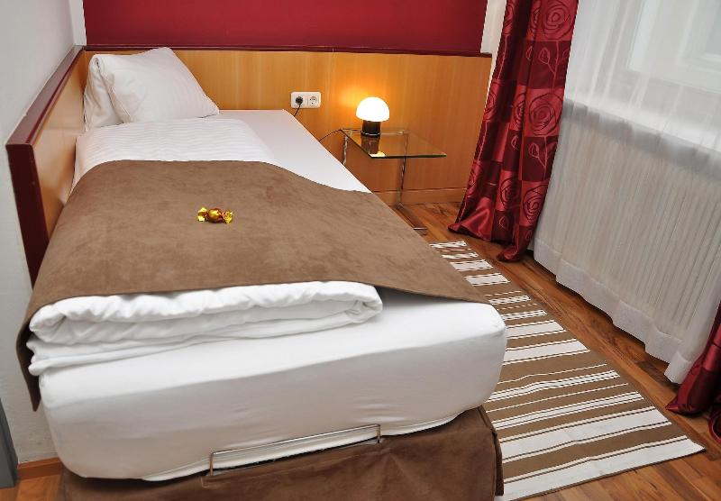 Hotel Torwirt - Oda