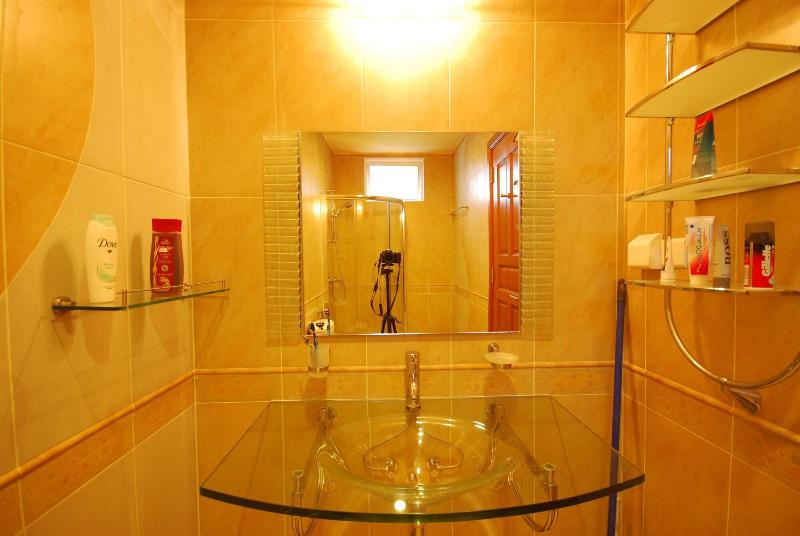 Crystal Retreat - Oda