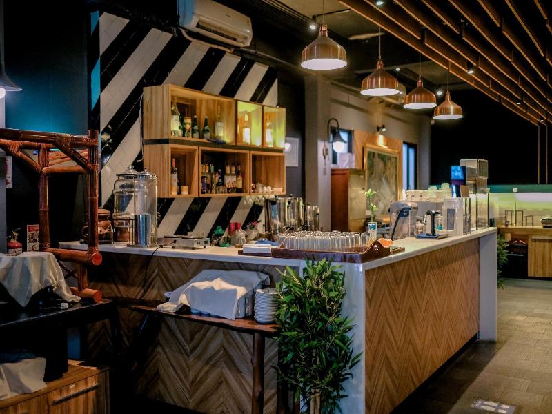 Fitra Hotel Majalengka - Bar