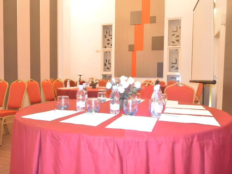 Front One Hotel Pamekasan Madura - Genel