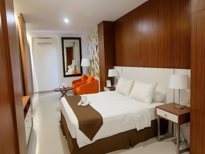Front One Hotel Pamekasan Madura - Genel