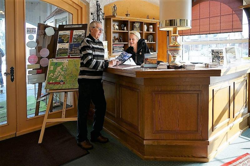 Land Gut Hotel Zum Alten Forsthaus - Lobi